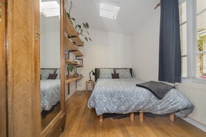 4 slaapkamers, een strijkplank/strijkijzer, gratis wifi, beddengoed