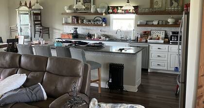 Cabin on 15 acres close to Austin with access to all central Texas has to offer.