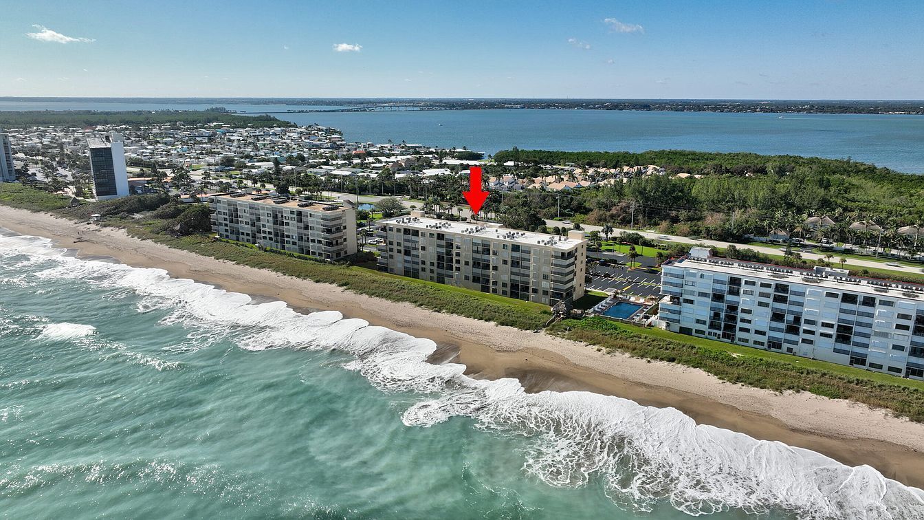 Exclusive Hutchinson Island Beachfront Condo: Your Retreat! King Bed & Workspace