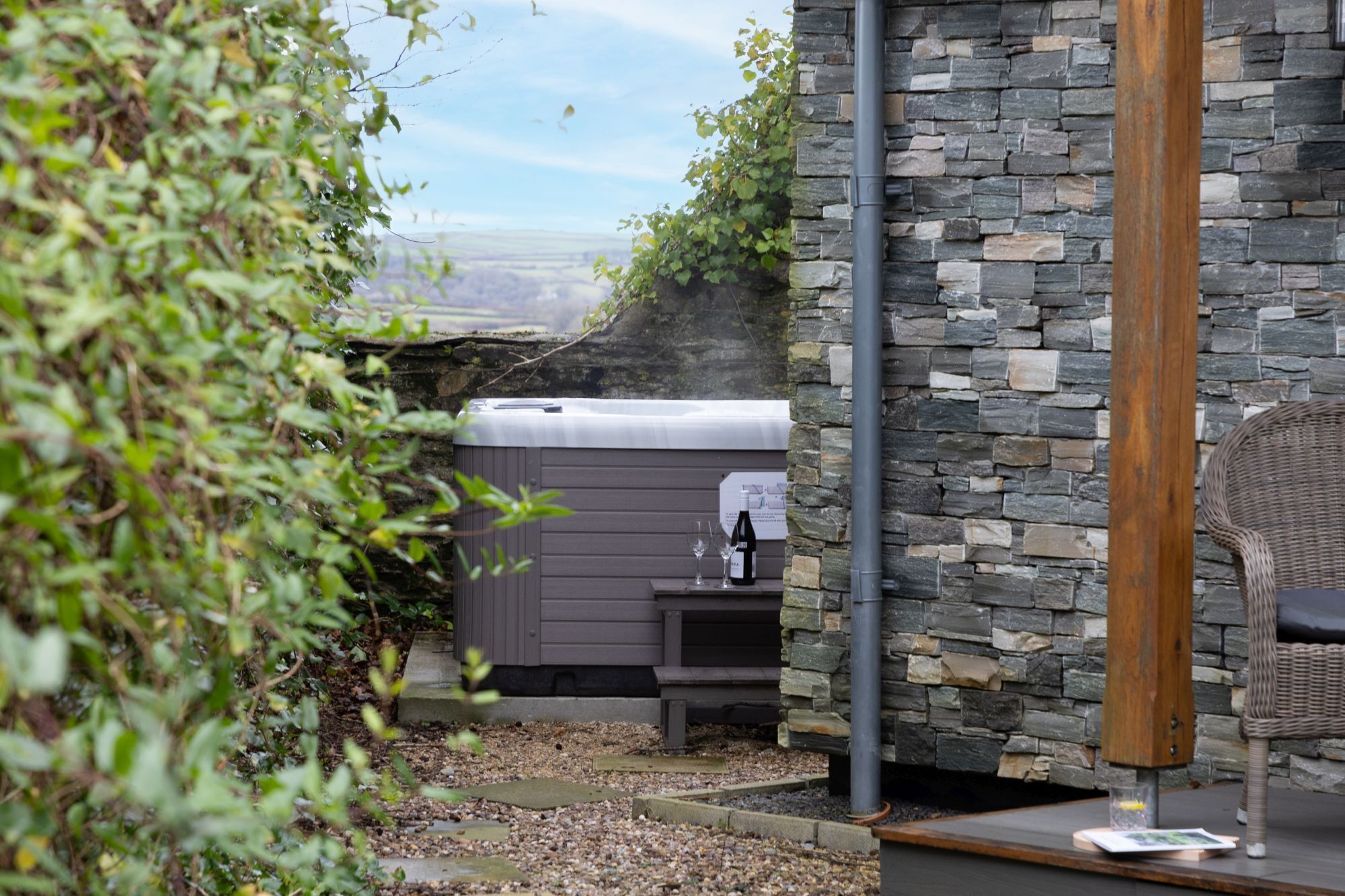 Outdoor area with hot tub - Cottage Suite 5, Kentisbury Grange