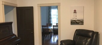 Jessie's Place-Renovated Century Old 5 BR Home