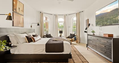 Verdent Luxury Villa - 11 bds - sleep 24- 14' infinity spa - pickle ball!