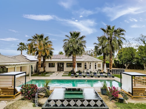 Verdant Luxury Villa - 11 bds - sleep 24- 14' infinity spa - pickle ball!