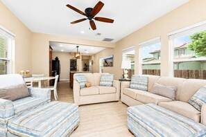Smart TV, fireplace, books - Heated Pool | Pet Friendly | Fire Pit | Near Beach (Galveston)