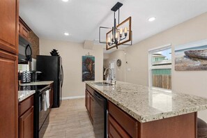 Fridge, microwave, oven, stovetop - Heated Pool | Historic | Pet Friendly | Fire Pit (Galveston)