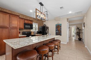 Fridge, microwave, oven, stovetop - Heated Pool | Historic | Pet Friendly | Fire Pit (Galveston)