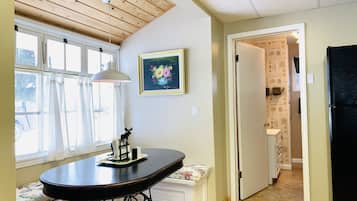 3 室のベッドルーム、アイロン / アイロン台、WiFi (無料)、ベッドシーツ