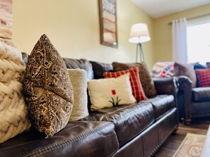 TV - In-Town Home, Hot Tub, Wifi & Minutes to Skiing (Red Lodge)