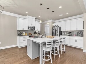 Refrigerador, microondas, horno, placa de cocina