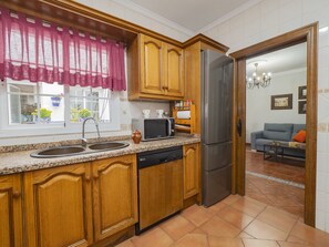 Refrigerador, microondas, horno y lavavajillas 