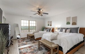 2 soverom, strykejern/-brett, reiseseng for barn og wi-fi