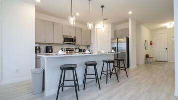Premium House | Private kitchen | Fridge, oven, stovetop, dishwasher