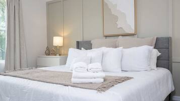 Premium House | 4 bedrooms, desk, iron/ironing board