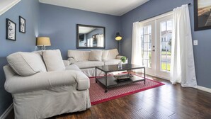 A living room with a sofa, a coffee table, and a lamp. - Marvelous 4 Bd Close To Disney At West Lucaya 8959 (Kissimmee)
