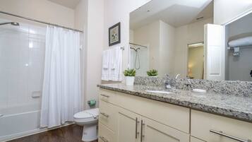 Comfort Apartment | Bathroom