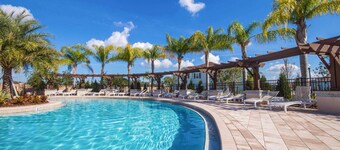 Marvelous 4 Bd Close To Disney At West Lucaya 8959