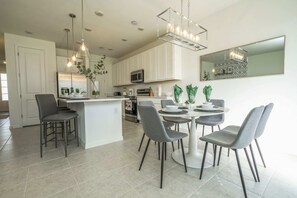 Comfort House | Dining room - Stunning 3Bd With Game Room @ Enclaves Resort 1021 (Davenport)