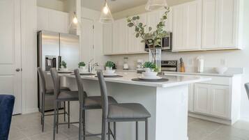 Hus – comfort | Eget kjøkken | Kjøleskap, ovn, kokeplater og oppvaskmaskin