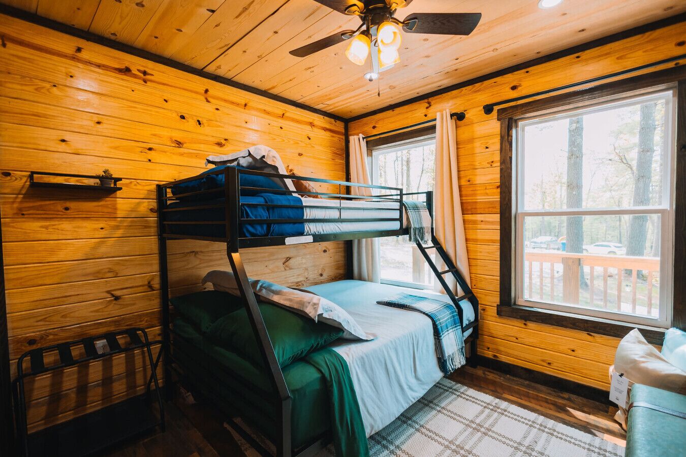 3 bedrooms, desk, iron/ironing board, travel cot