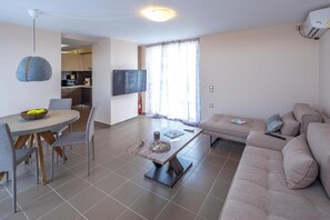 Apartment | 3 bedrooms - Solon - Deluxe City Center Apartment (Agios Dimitrios)