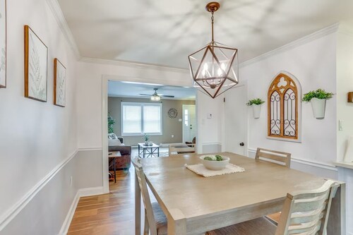 Charming 2-bedroom townhome in Valley Green with WiFi