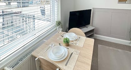 Contemporary Urban Retreat in Central Reading