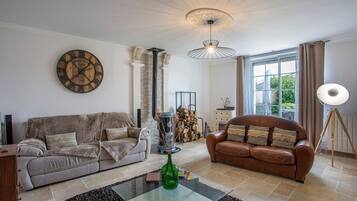 Télévision, lecteur de DVD, chaßne hi-fi