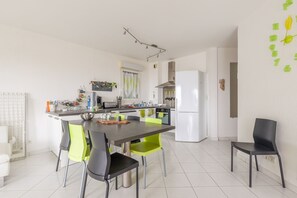 Dining - Vue Marine - Appartement proche plage (L'Île-Rousse)