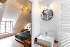 5 chambres, fer et planche à repasser, Wi-Fi gratuit, draps fournis