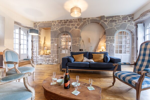 Télévision, cheminée