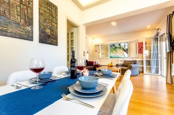 1 bedroom - Aquarius - Glyfada Detached House (Glyfada)