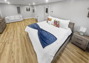 3 bedrooms, desk, iron/ironing board, free WiFi