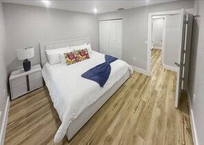 3 bedrooms, desk, iron/ironing board, free WiFi