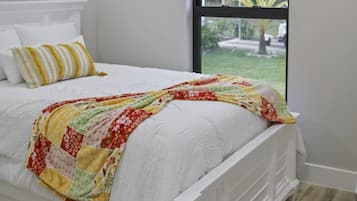3 habitaciones, escritorio, tabla de planchar con plancha y wifi gratis