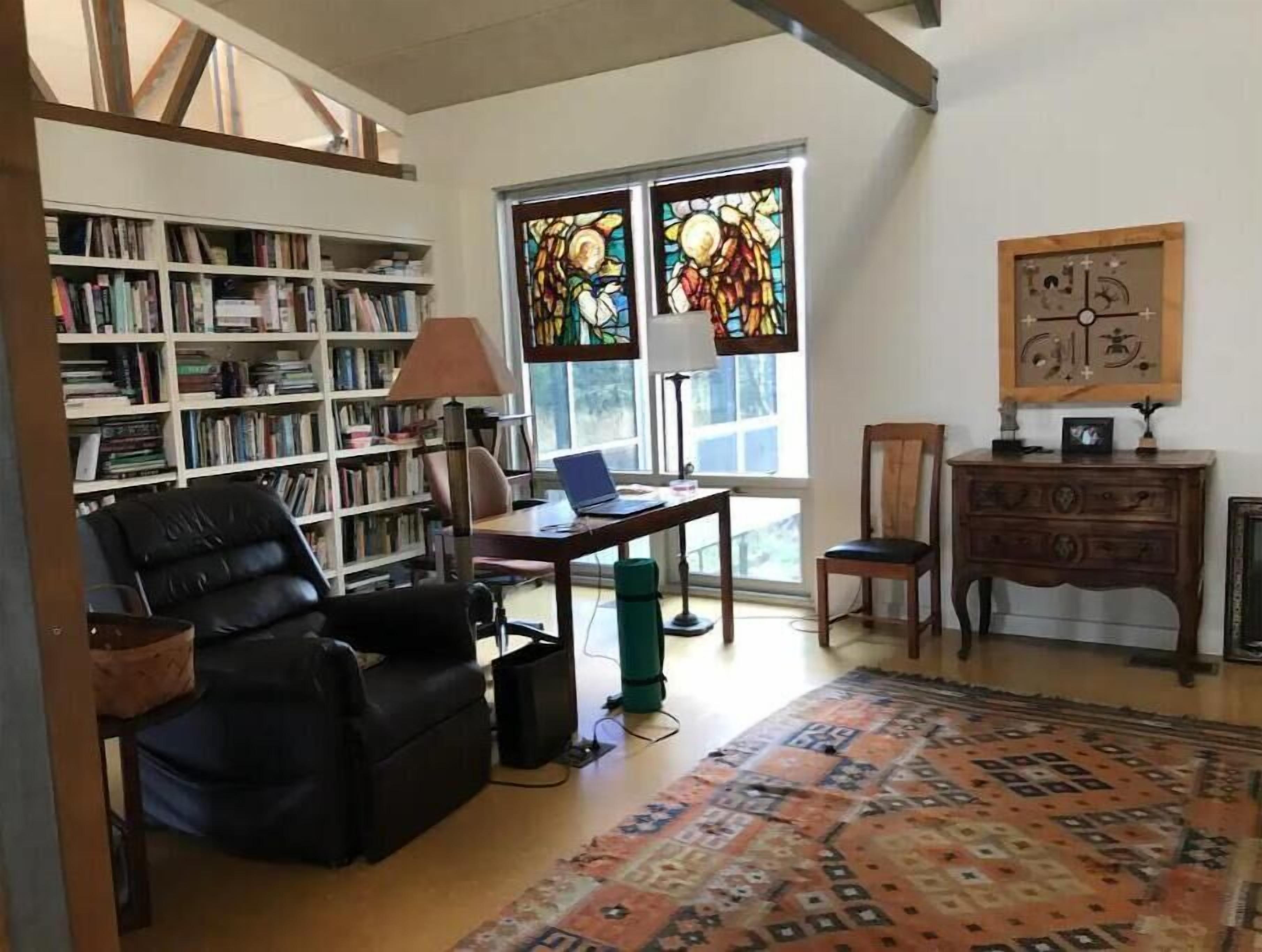 Hidden Gem on the prairie, a house of light and ease
