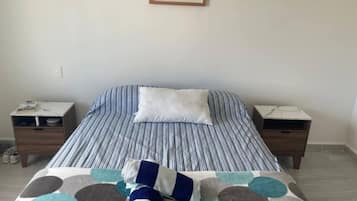 2 bedrooms, desk, iron/ironing board, WiFi