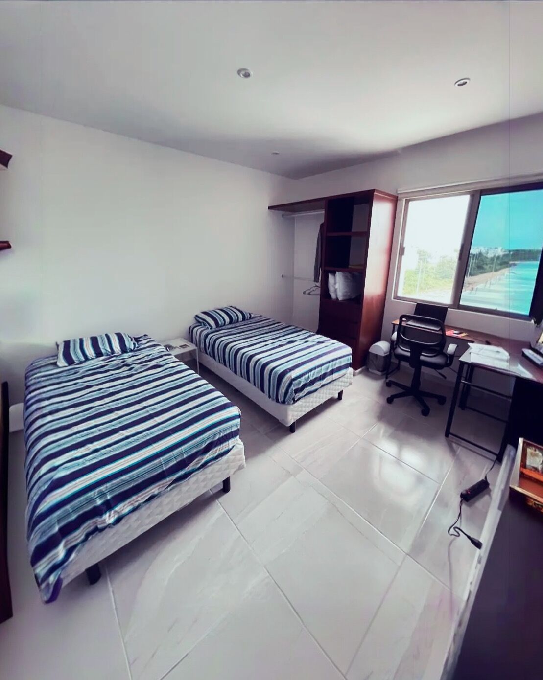 2 slaapkamers, een bureau, een strijkplank/strijkijzer, wifi