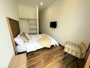 Traditional Room, 1 Double Bed, Ensuite, City View | Hypo-allergenic bedding, down comforters, individually furnished
