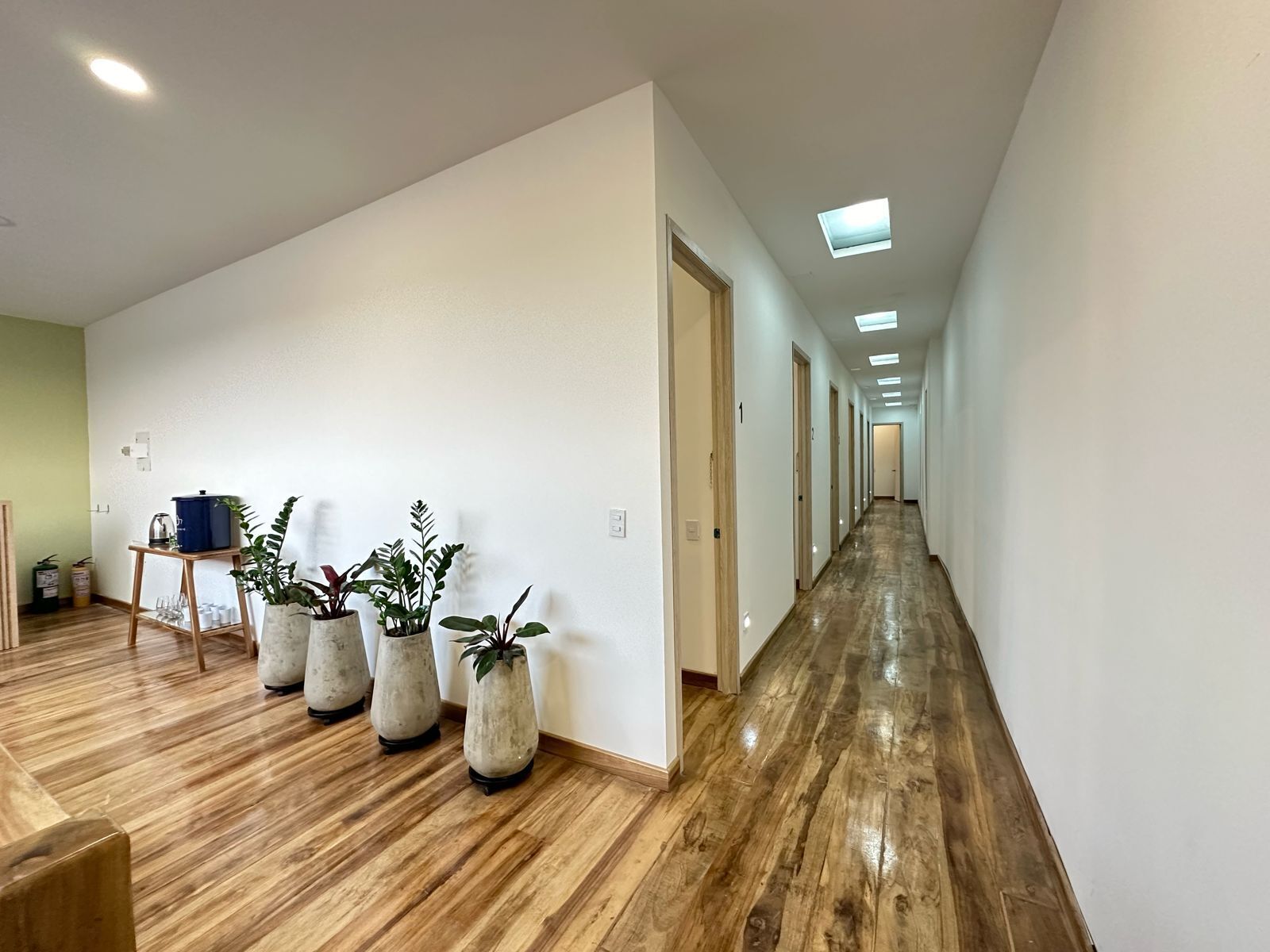 Télévision à écran plat de 32 pouces avec chaînes par câble