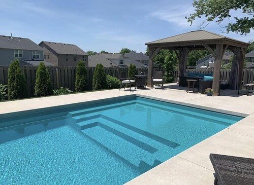 Spacious 5-bedroom house with pool! Sleeps 11