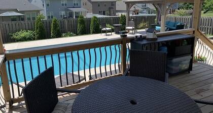 Spacious 5-bedroom house with pool! Sleeps 11