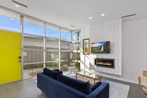 Come visit Palm Springs!