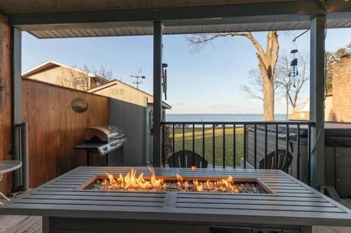 New All Season Family Lake House