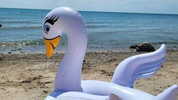 Camastros y toallas de playa
