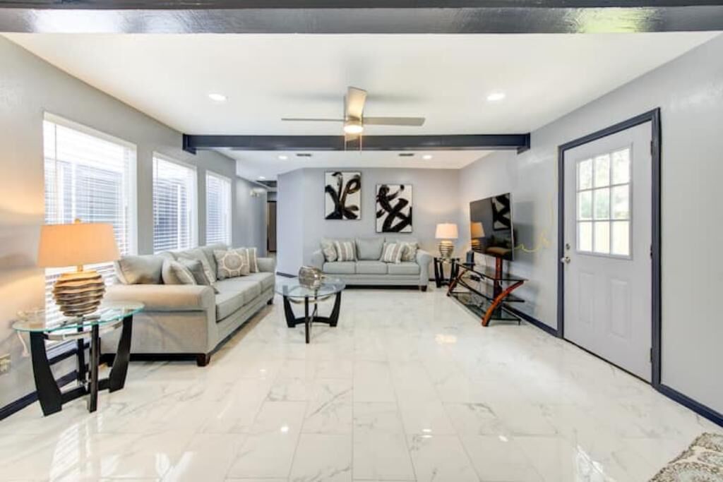 Beautifully Renovated15min to Galleria Area, Downtown Houston and Bush Airport
