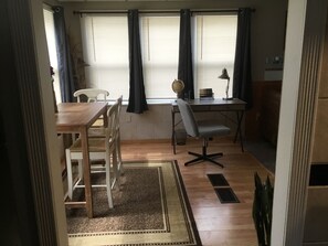 Interior - Cozy 2 bedroom apartment in Rochester with AC and WiFi many amenities (Rochester)