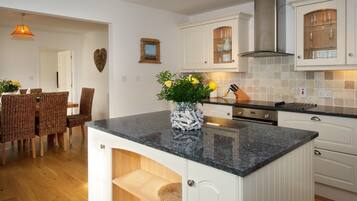 Máy rửa bát, dụng cụ nấu nướng/bát dĩa/dao nĩa