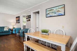 Dining - Come relax in a 2br cabin at Beach Bum West-O! (Ocean City)