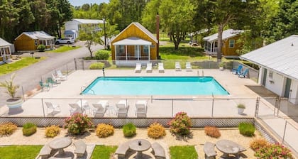 Come relax in a 2br cabin at Beach Bum West-O!