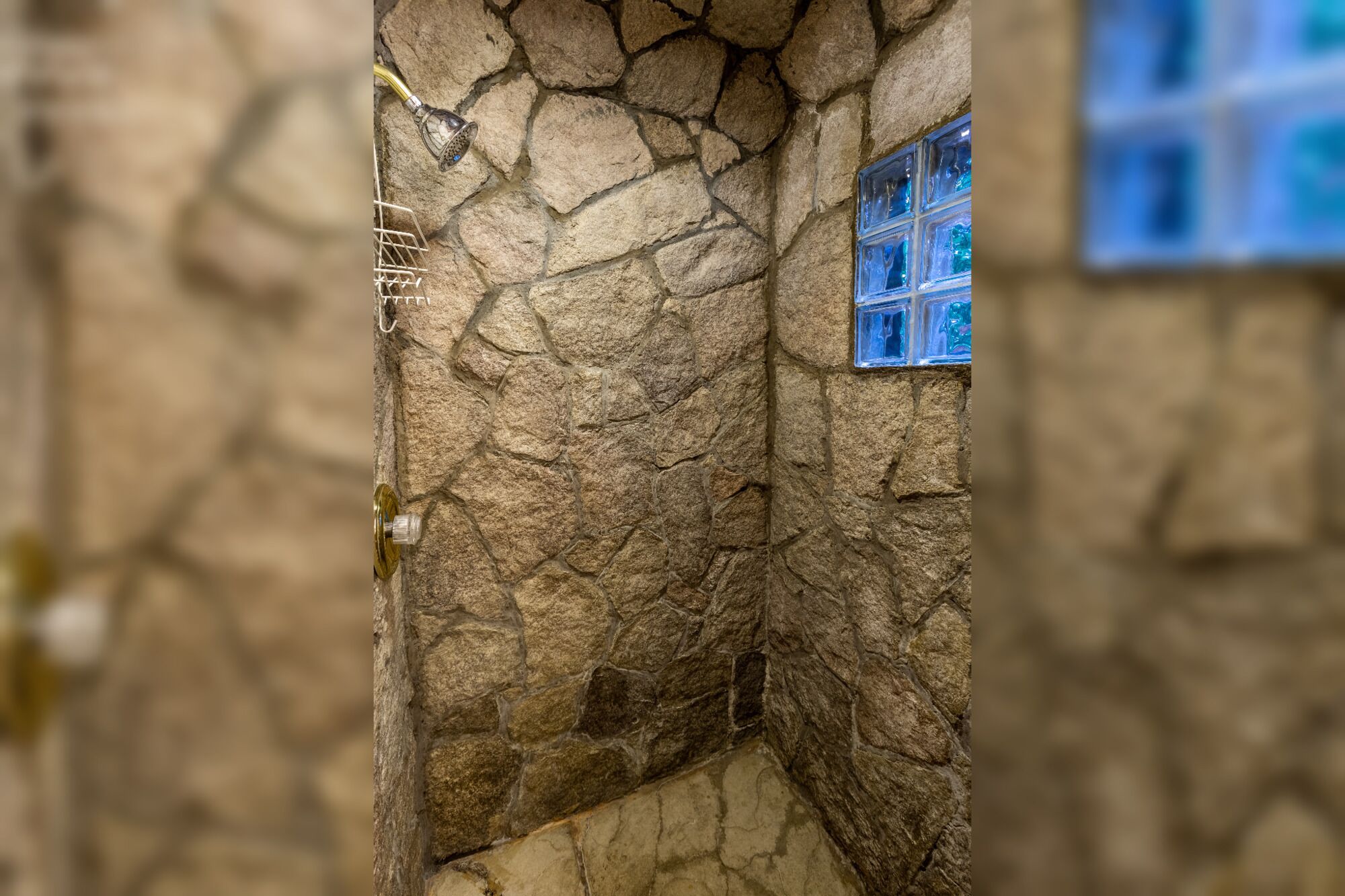 Dusche, Whirlpool, Haartrockner, Handtücher